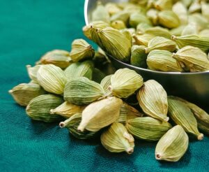 Read more about the article White Cardamom Vs. Green Cardamom
