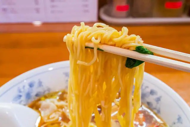 Read more about the article Lo Mein Vs. Ramen: What’s The Difference?